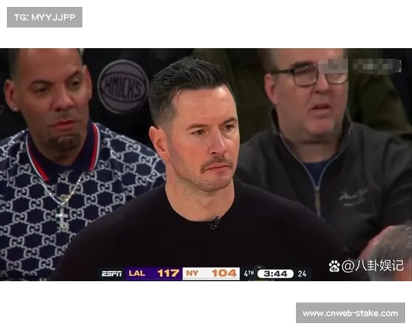 雷迪克调整湖人先发阵容,范德彪暂回替补席 雷迪克调整湖人先发阵容,范德彪暂回替补席