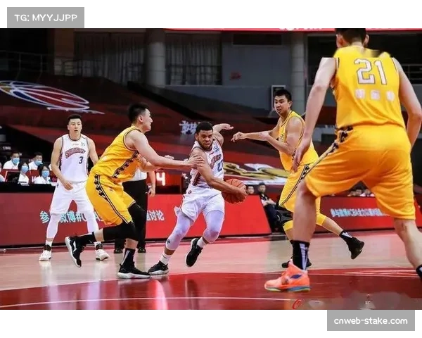 战术板:上海队全场紧逼战术,为何在对阵广厦时失效?